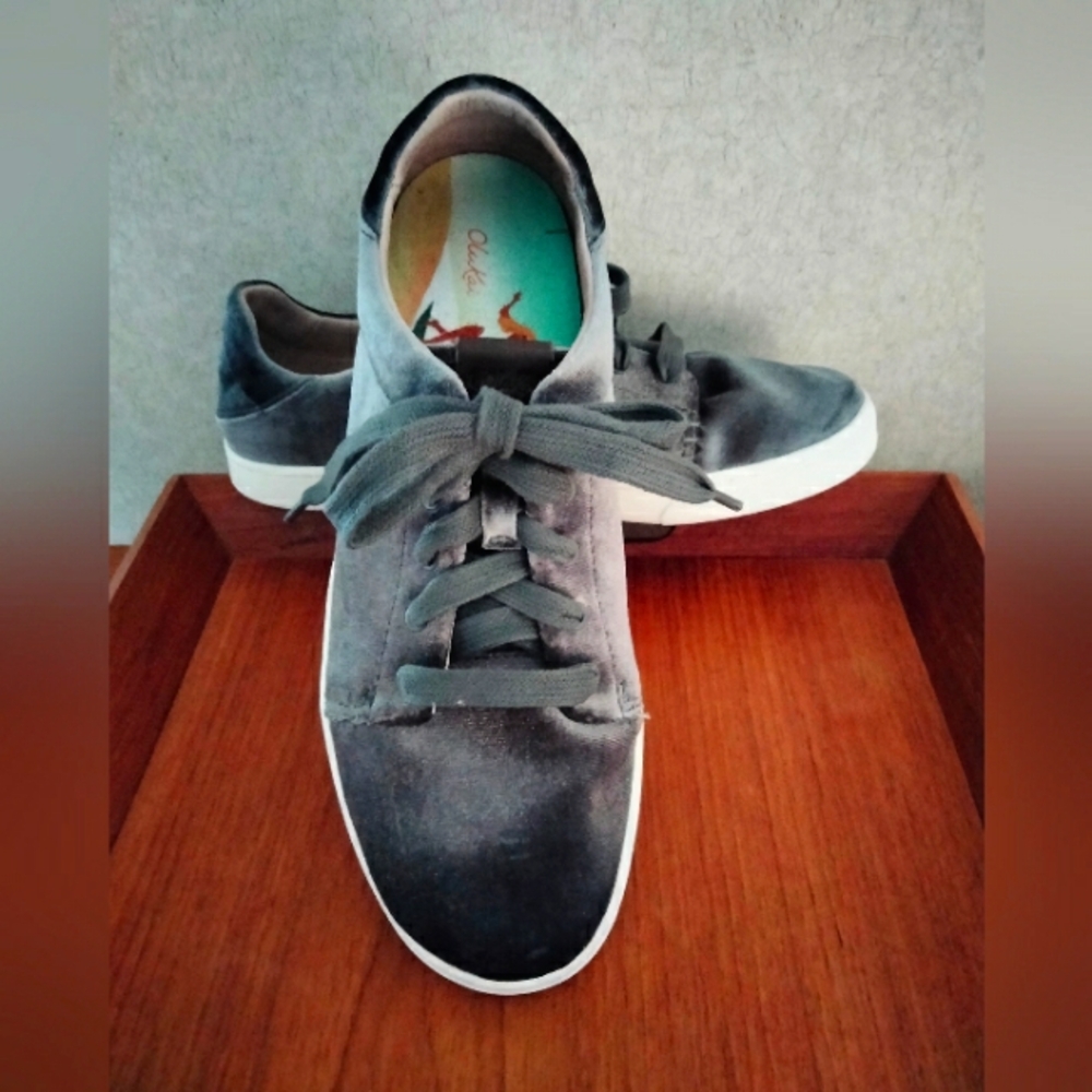 Just in! Nearly New OluKai Pehuea Li Lanui Sneakers Velvet Pewter 8.5 / 38.5